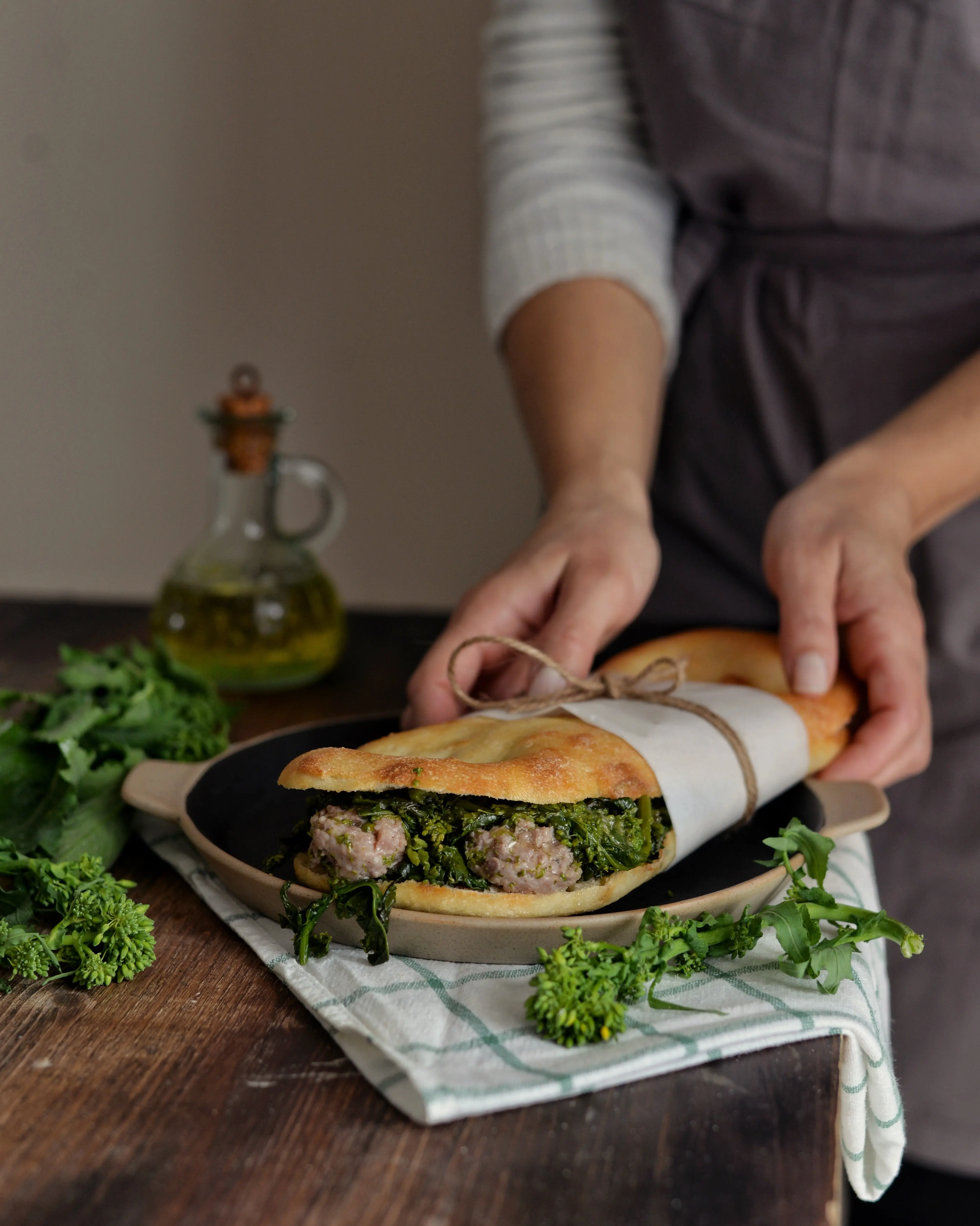Panuozzo con salsiccia e friarielli
