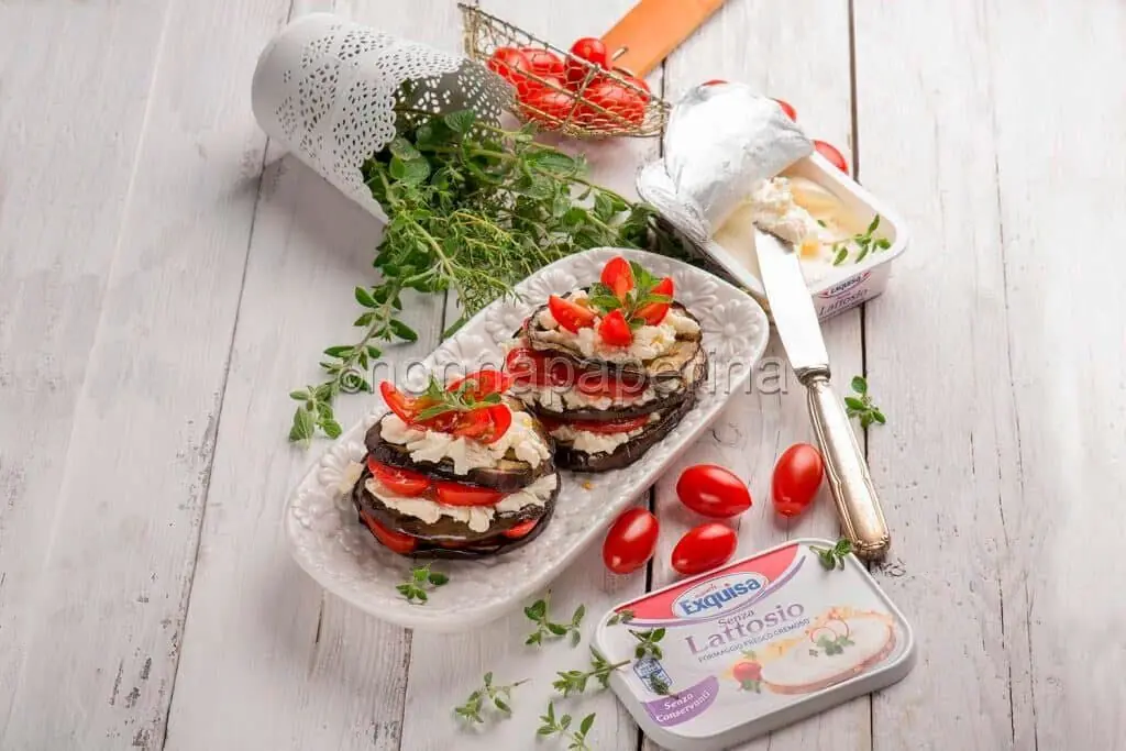 Parmigiana di melanzane estiva senza glutine, senza lattosio e a basso contenuto di nichel