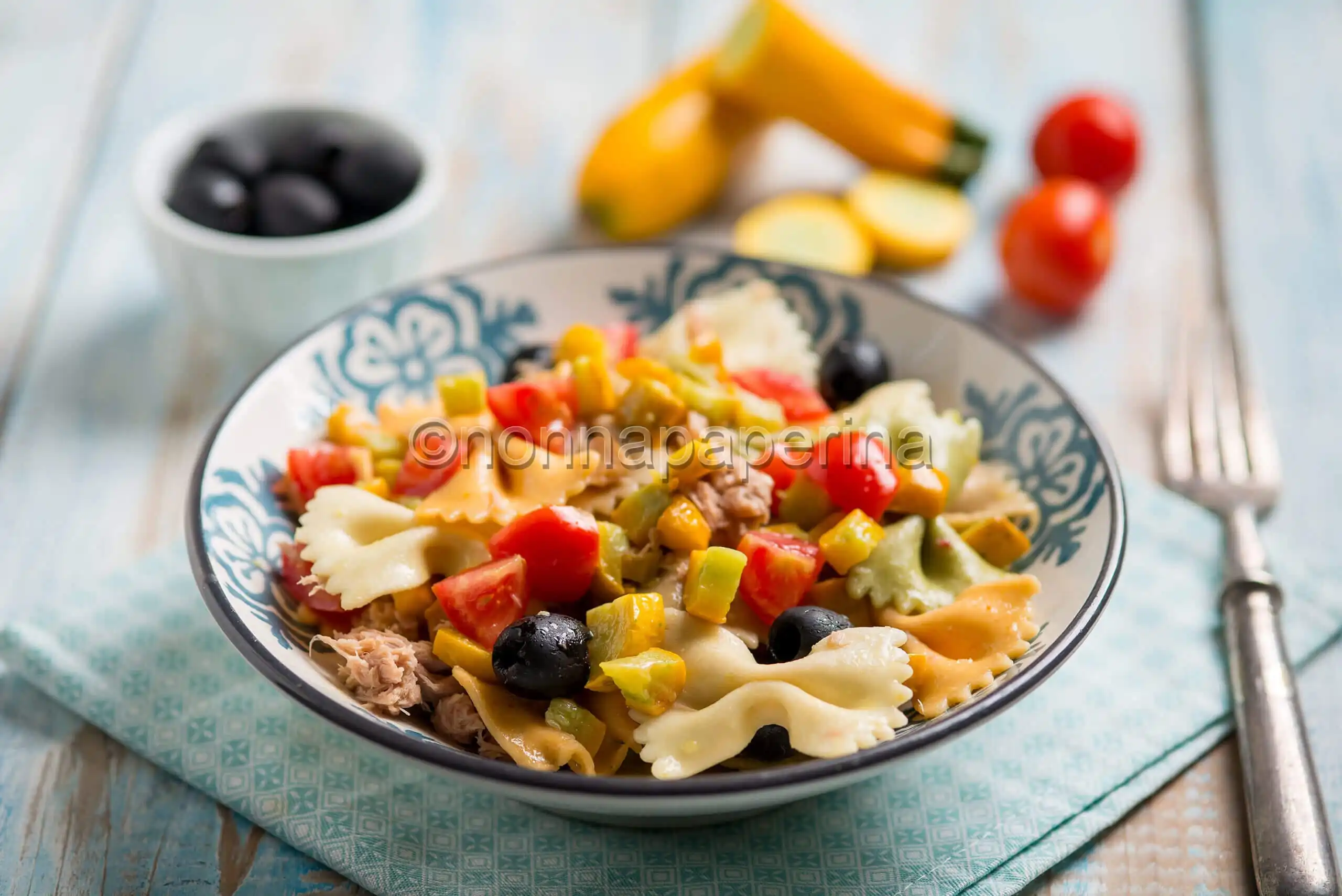 Pasta fredda con tonno e zucchine, un primo per i mesi caldi