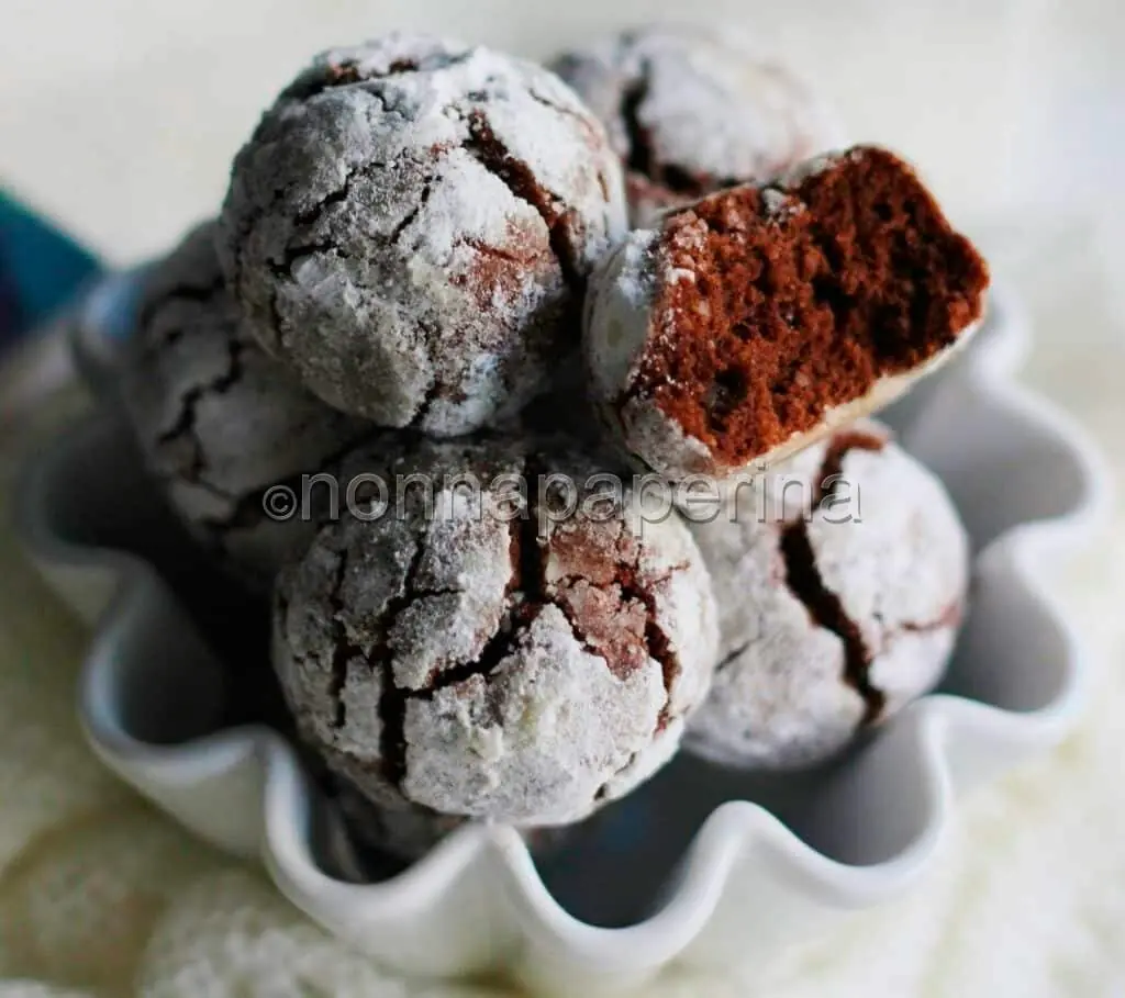 Pasticcini al cacao con farina di riso e mandorle