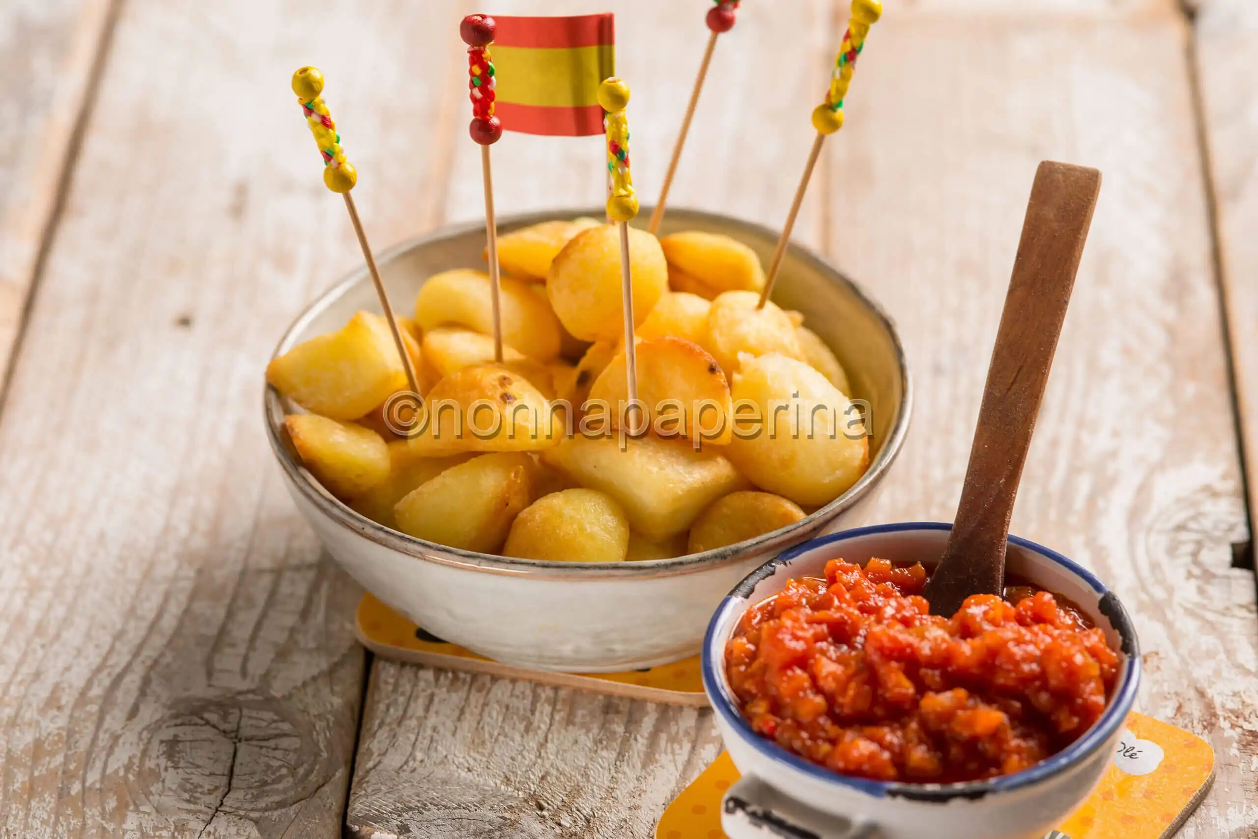 Patatas bravas, una versione stuzzicante per la tapa