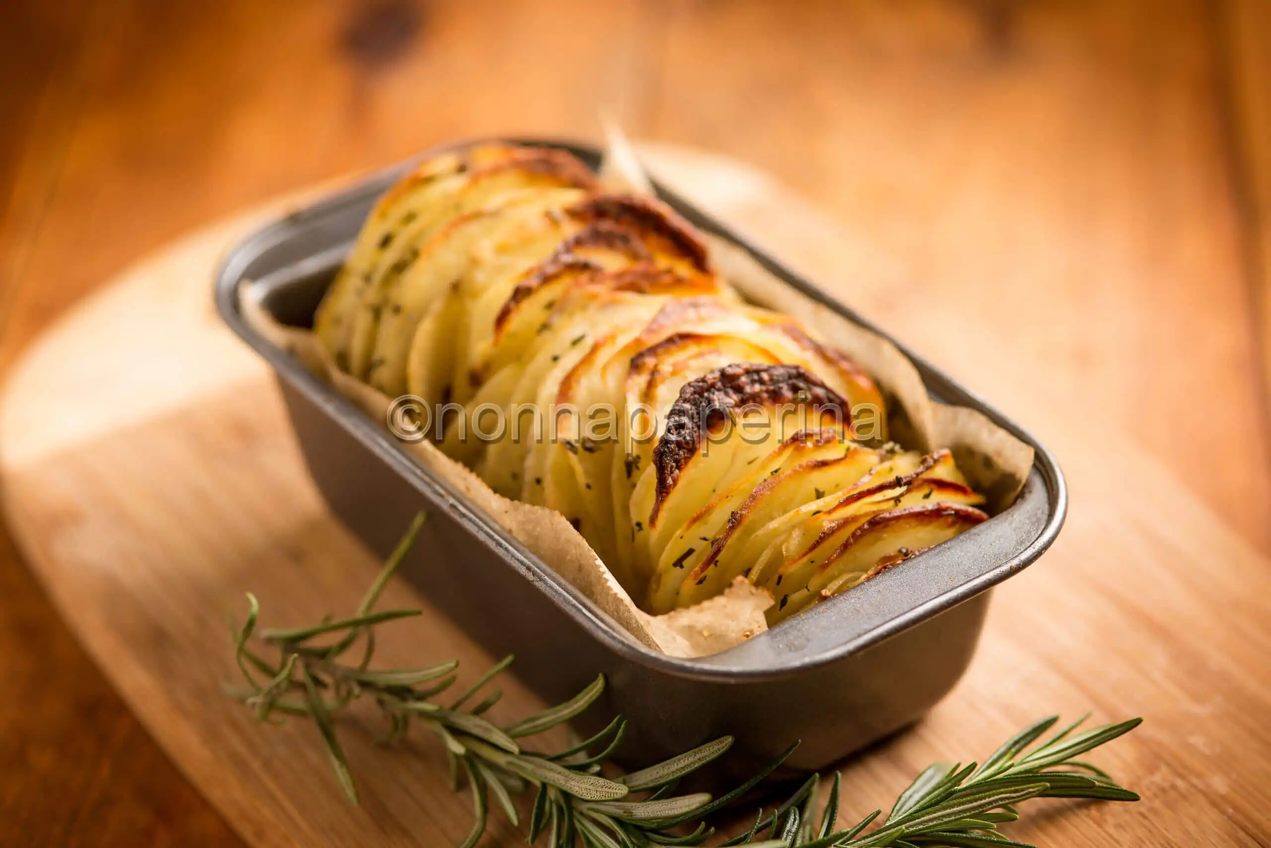 Patate sfogliate, un contorno croccante e gustoso