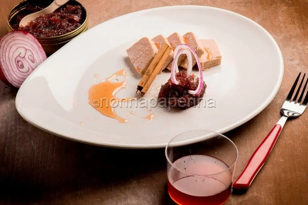 Paté di fegatini di coniglio e composta di cipolle Tropea