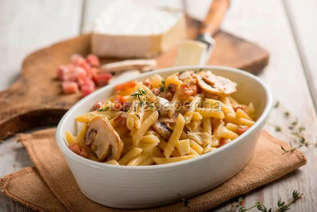 Penne con pancetta e champignon, primo corposo
