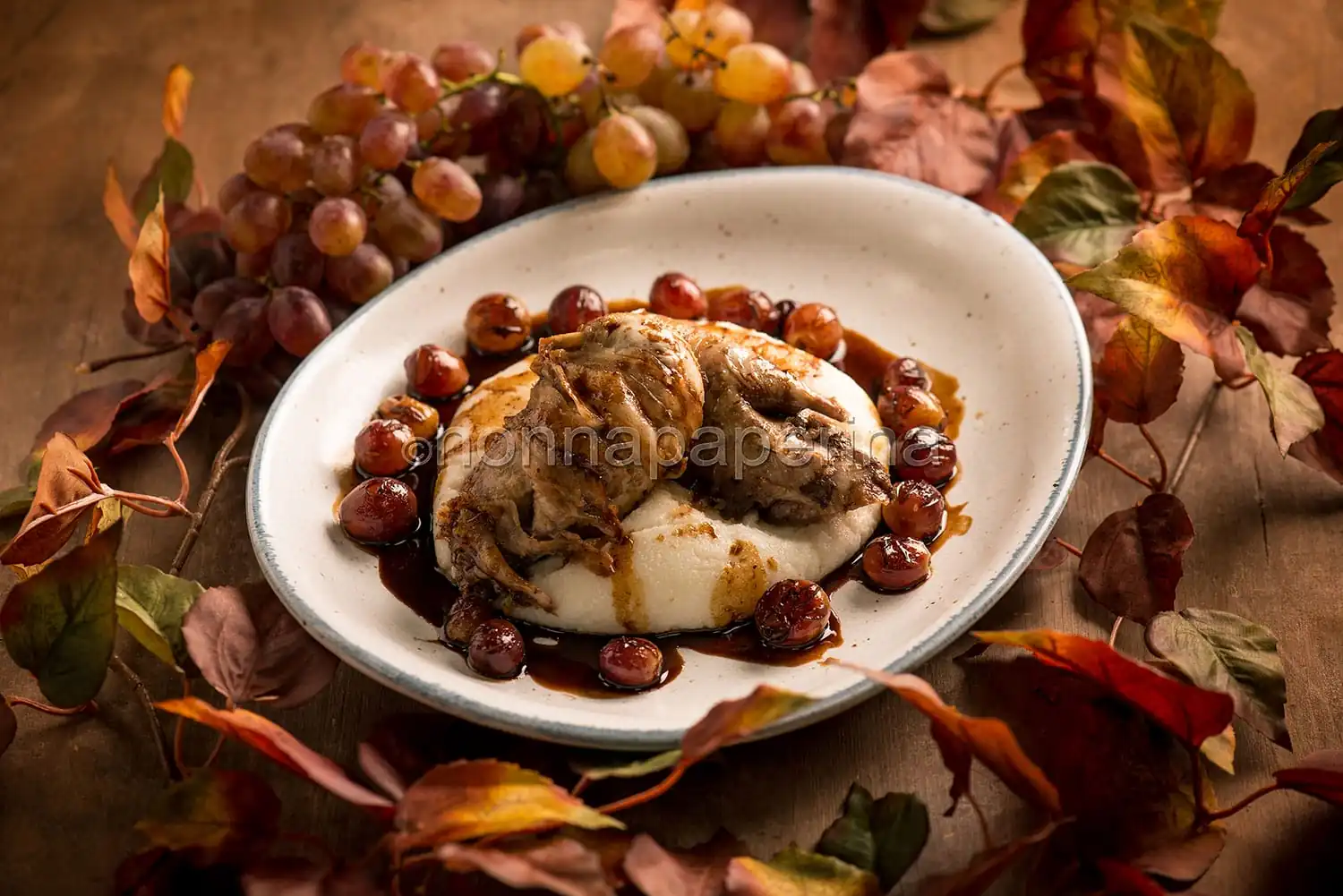 Pernice rossa con uva e polenta, un secondo agrodolce