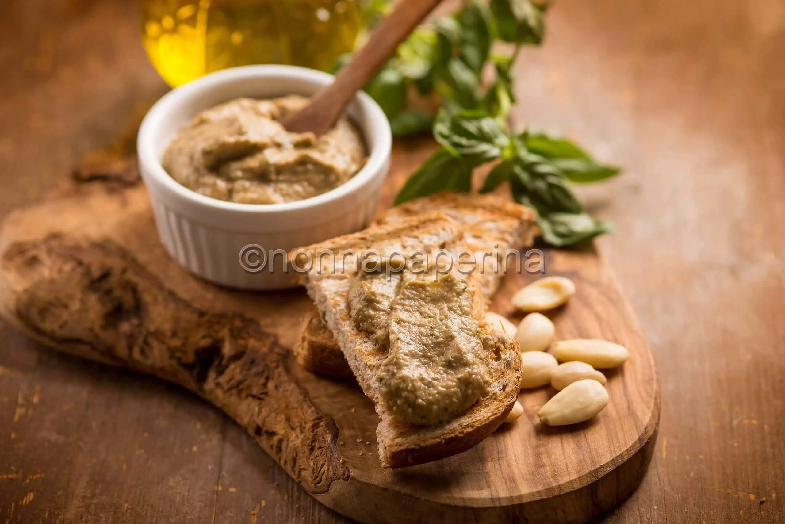 Pesto di melanzane, un condimento per pasta e bruschette