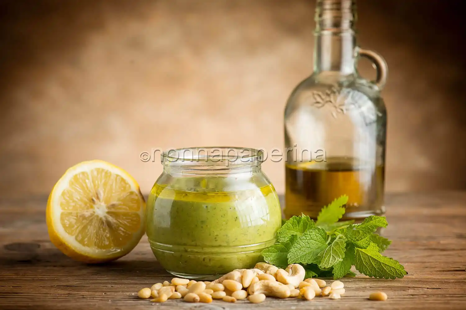 Pesto di melissa, un’alternativa al pesto genovese