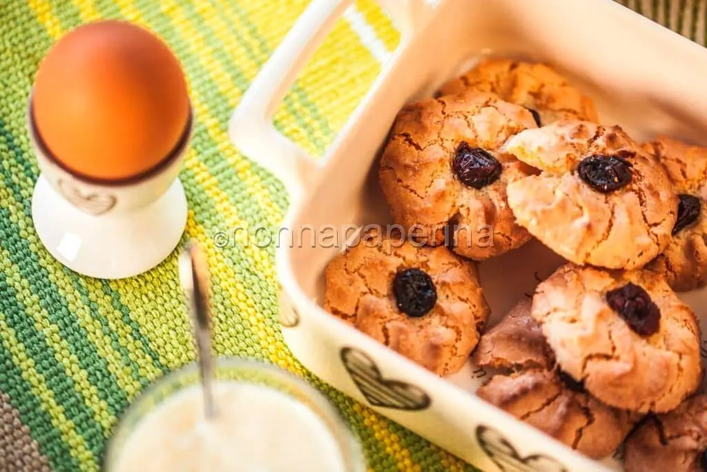 Petit Fours: e ci prepariamo all’ora del tè!