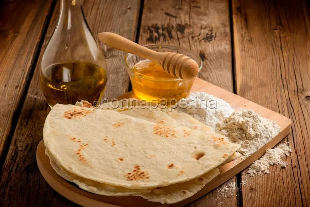 Piadina liscia e farcita: la golosità pratica tutta gluten free
