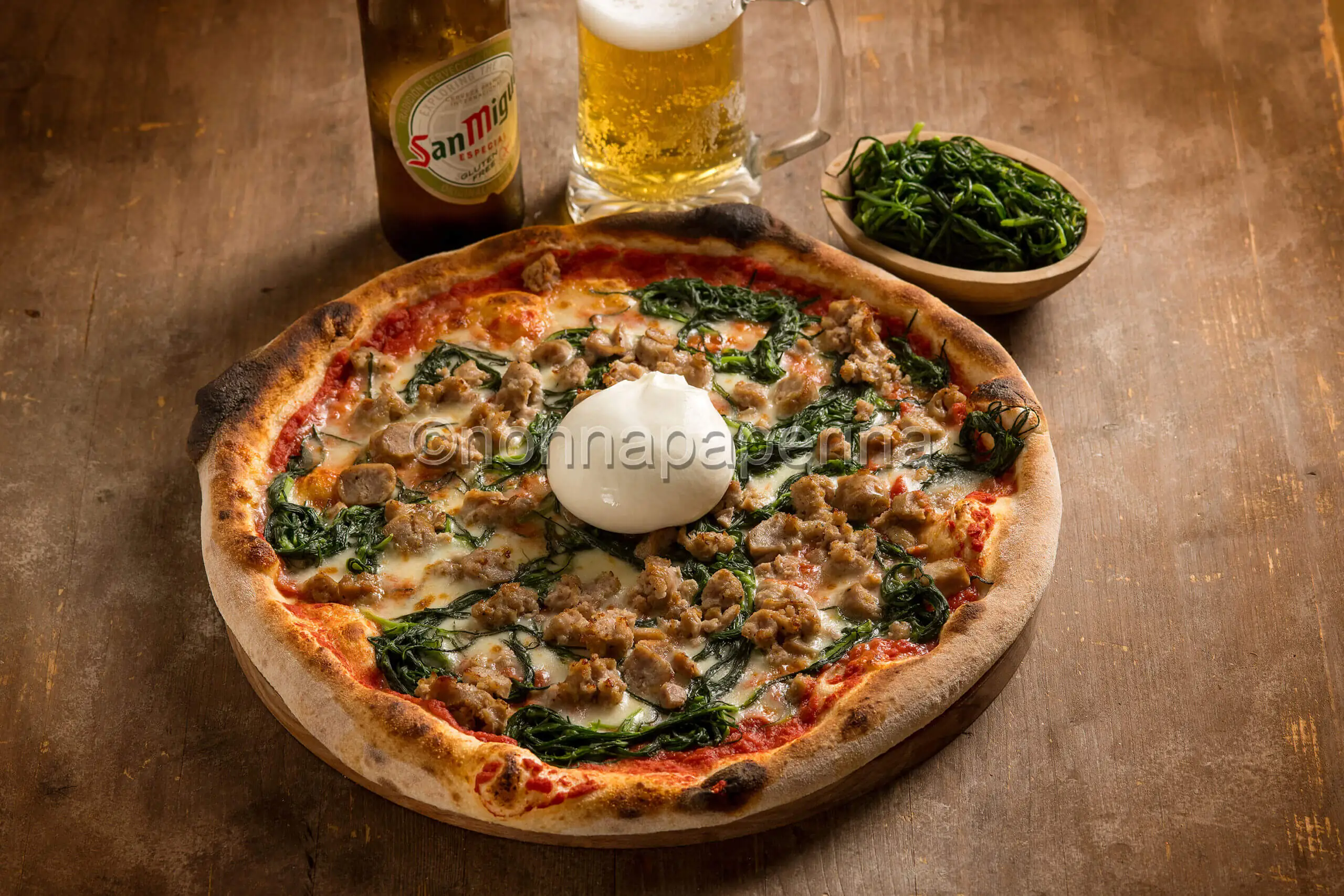 Pizza con agretti e salsiccia: un mix insolito da gustare