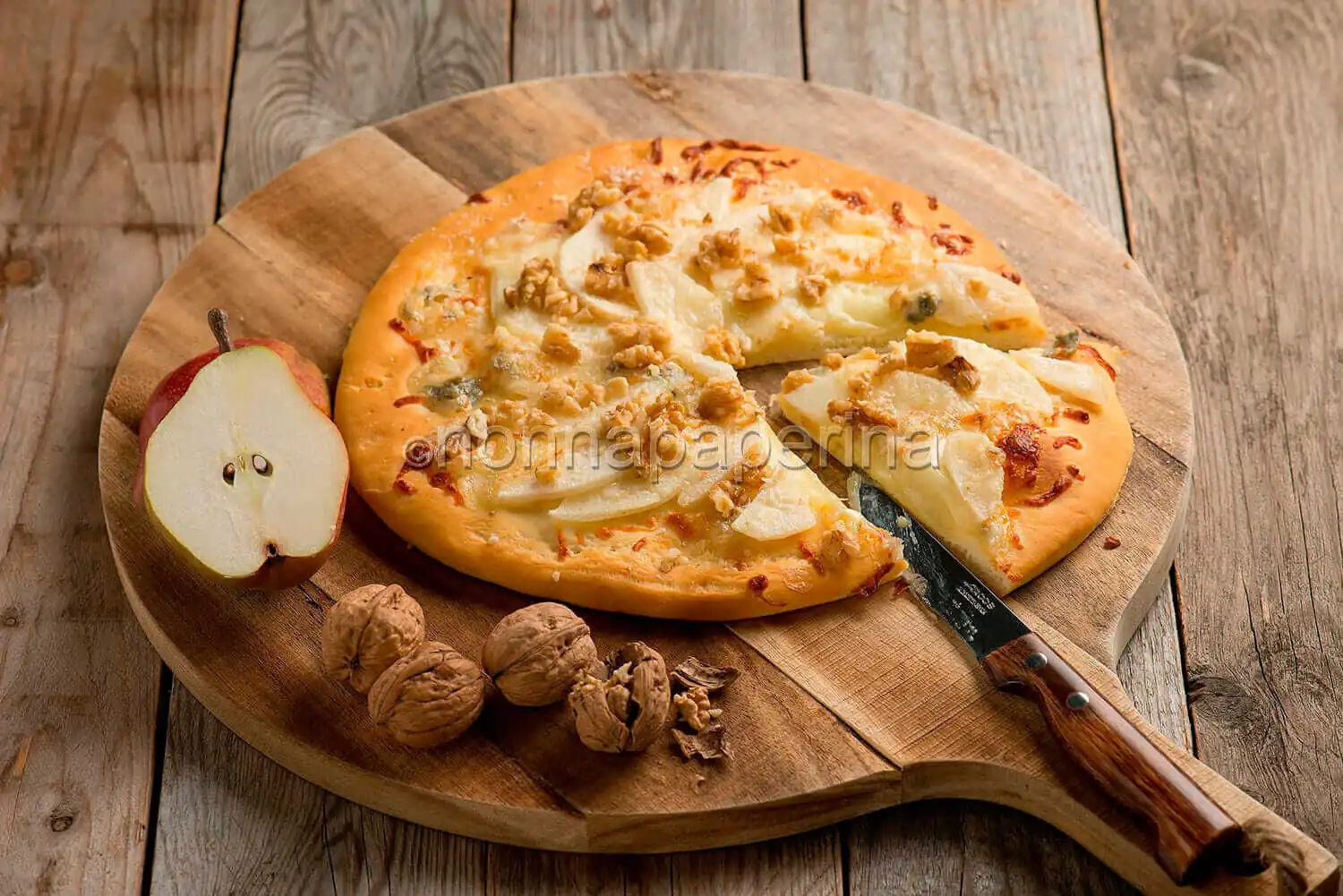 Pizza con pere e gorgonzola, una ricetta particolare