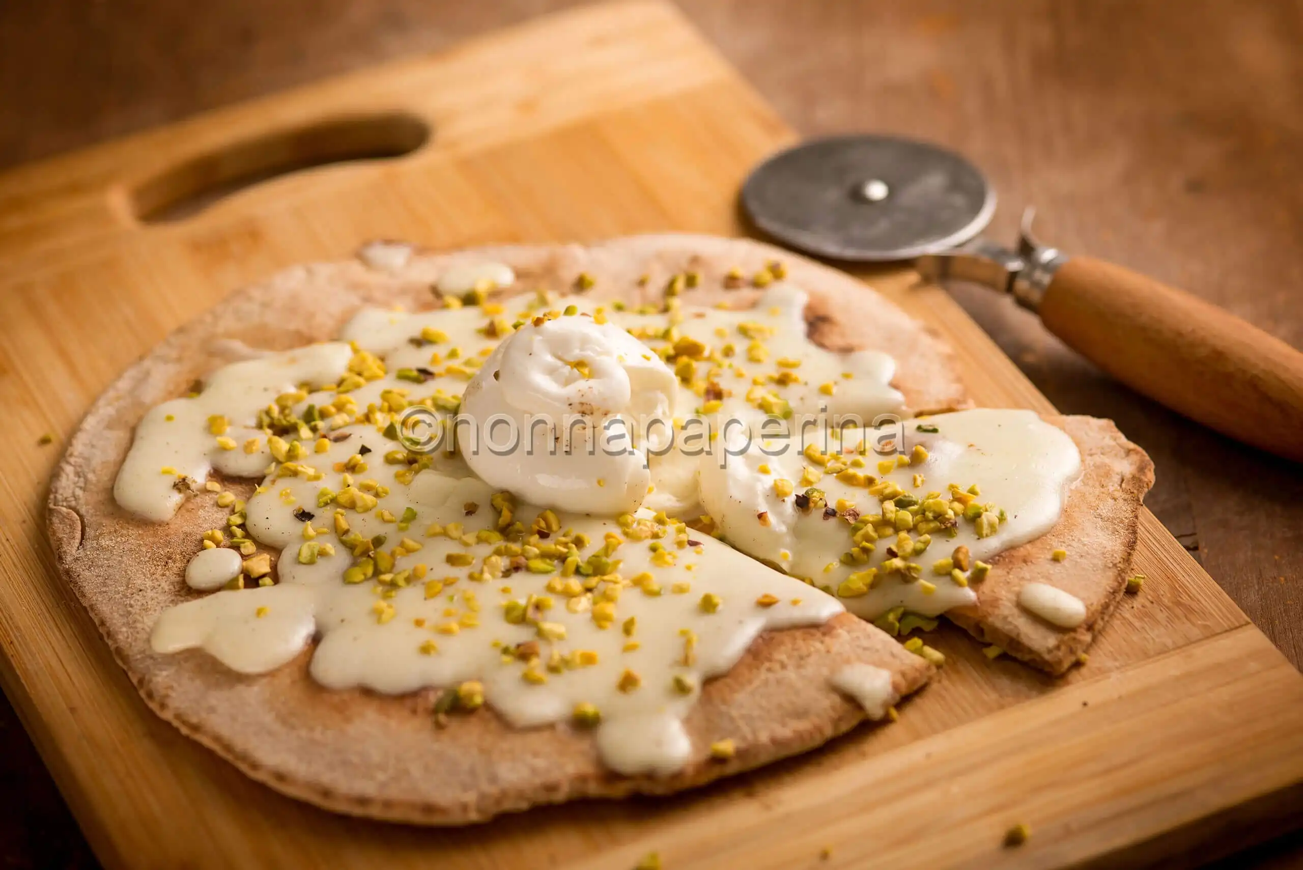 Pizza in padella senza lievito, una ricetta facile e gustosa