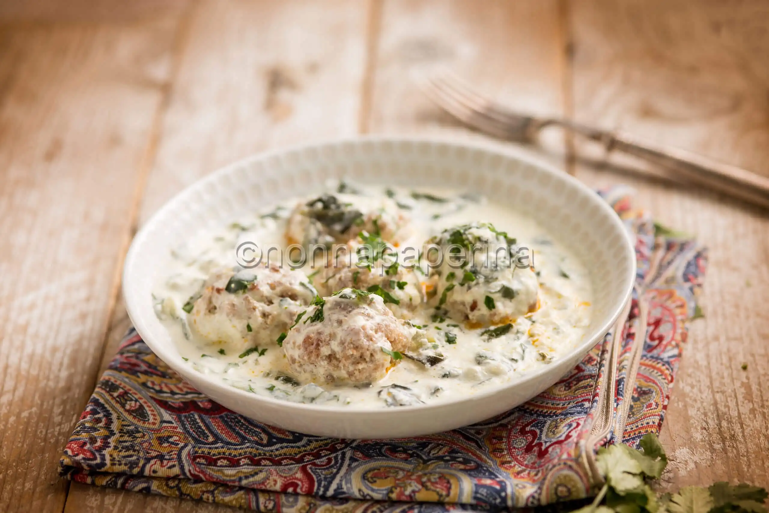 Polpette di agnello in salsa di yogurt, un secondo unico