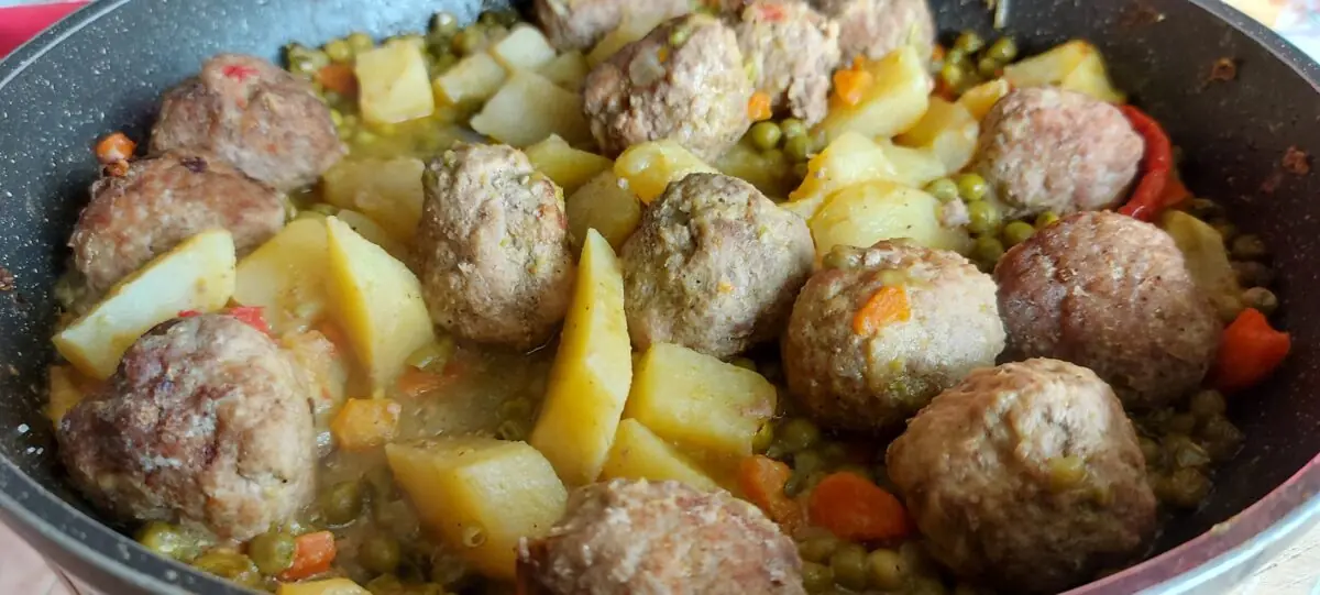 Polpette, patate e piselli
