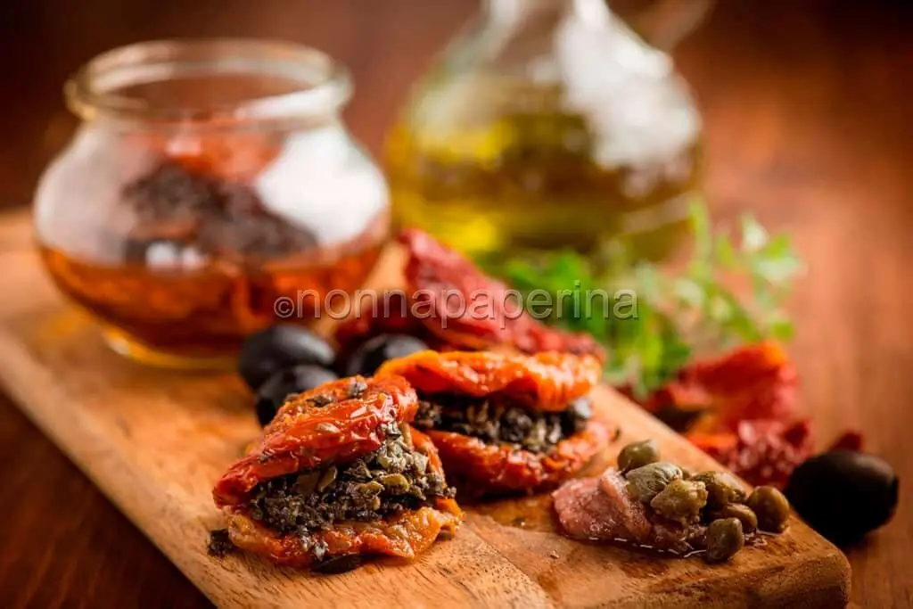 Pomodori secchi ripieni