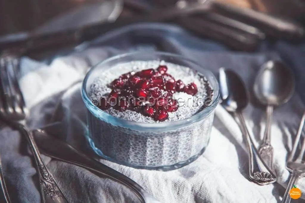 Pudding con semi di chia, melograno e cocco: un concentrato di calcio!