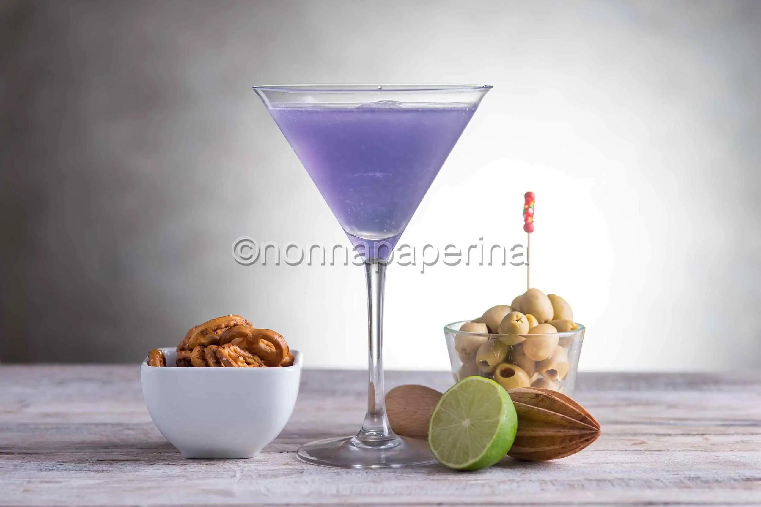 Purple Cosmopolitan, la ricetta fruttata del famoso cocktail