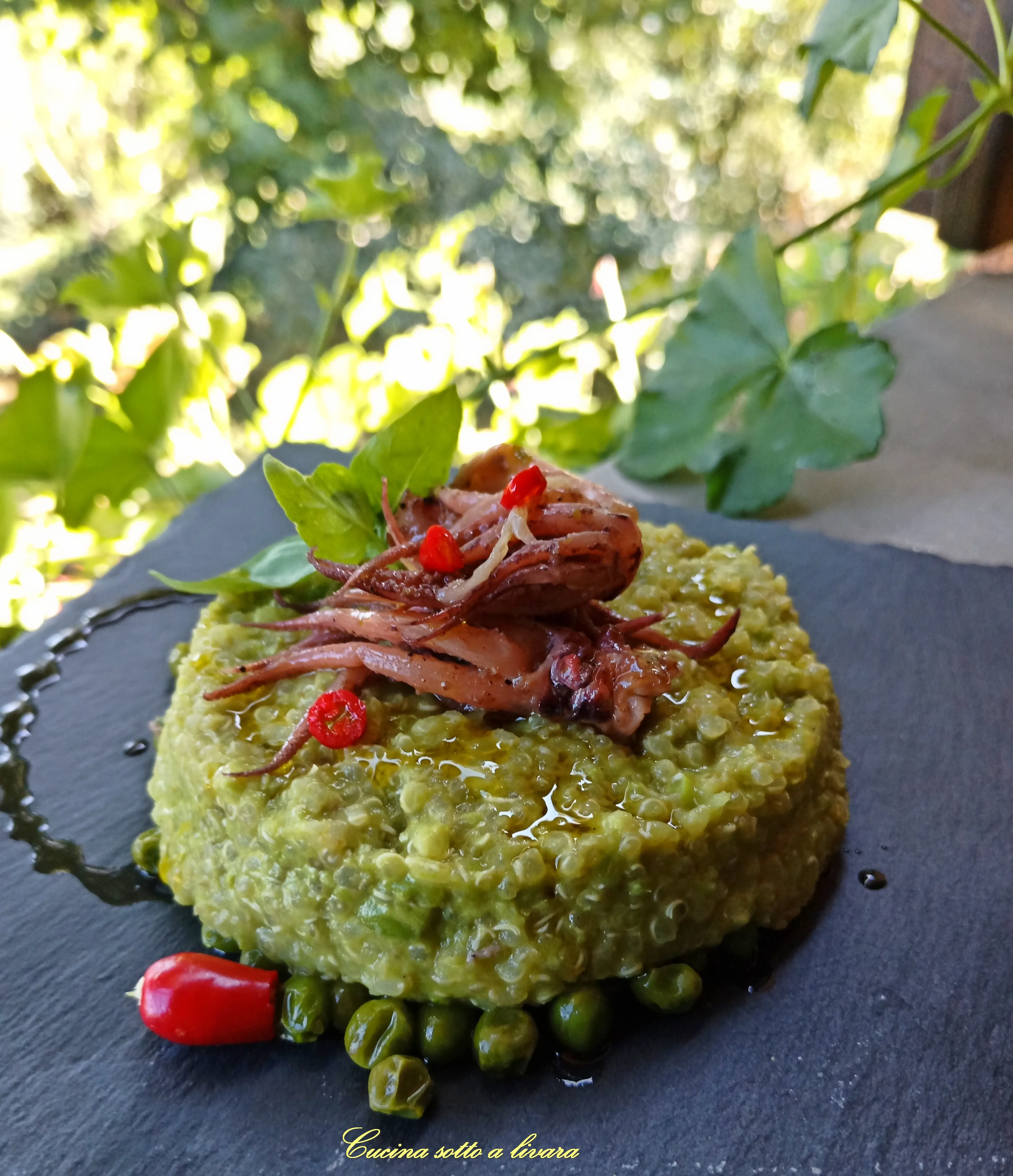 Quinoa con totani e piselli