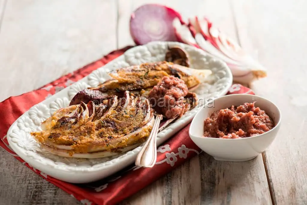 Radicchio ai ferri con salsa alle cipolle di Tropea