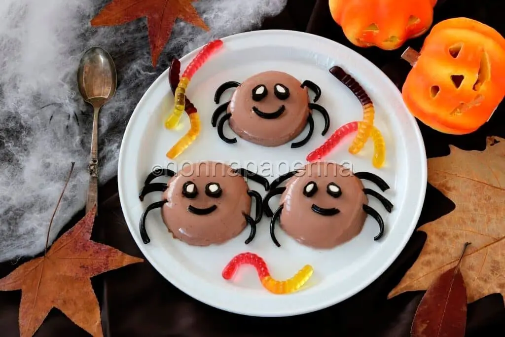 Ragnetti di panna cotta al cacao, che la festa di Halloween abbia inizio!