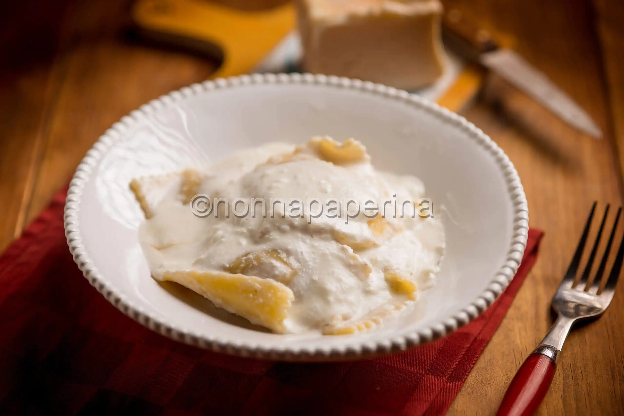 Ravioli di carne bufalina con crema di formaggi