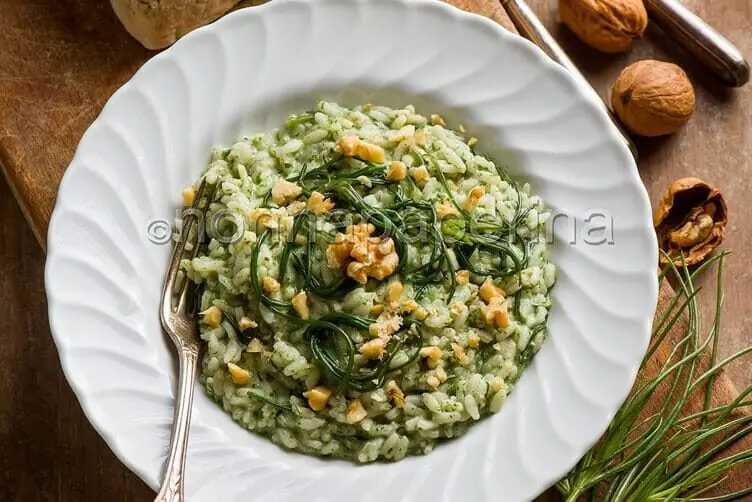 Risotto con agretti e gorgonzola, da gustare