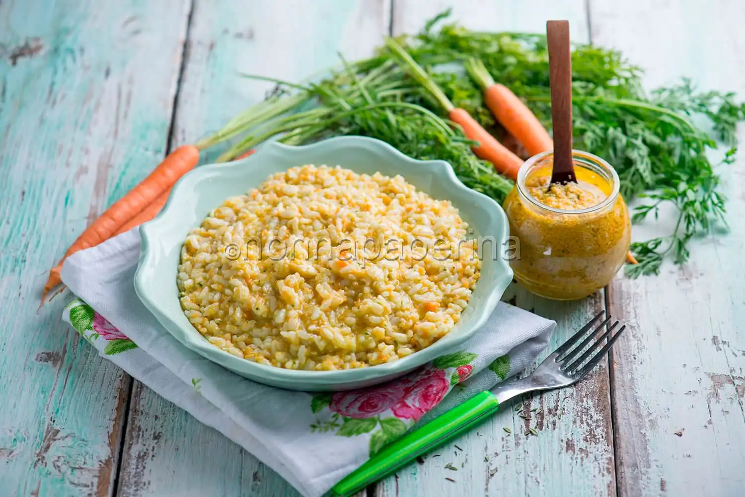 Risotto con pesto di carote, una variante gustosa