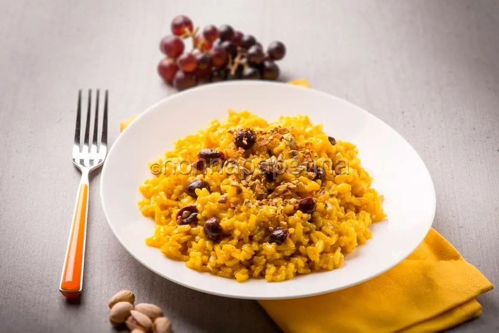 Risotto giallo con uva e pistacchi: un’”insolita” prelibatezza, tutta da provare!