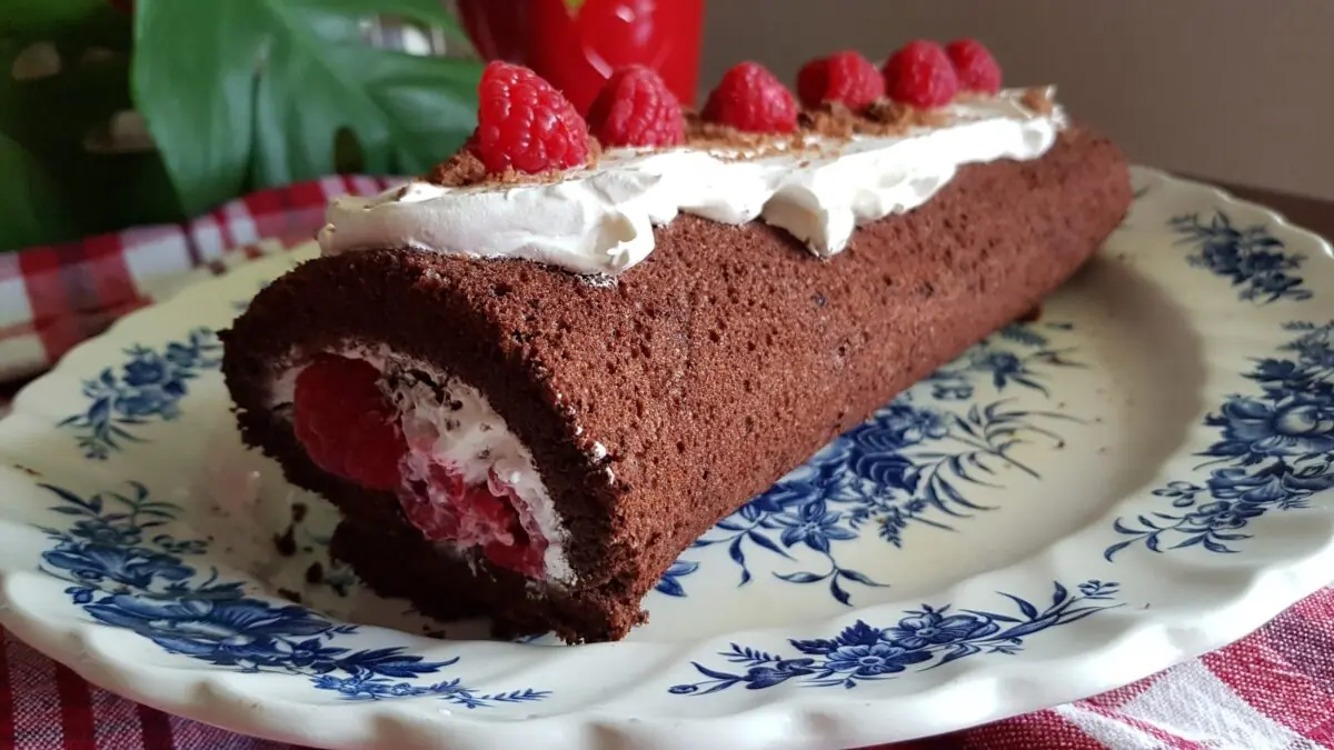 Rotolo al cacao con panna