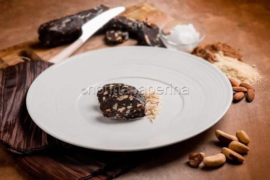 Salame di carrube e mandorle: un sostituto del cioccolato