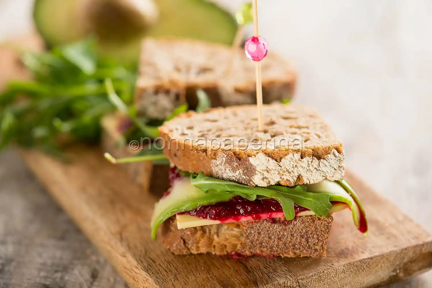 Sandwich con barbabietola, un pasto veloce e squisito
