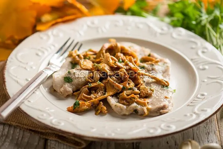 Scaloppine al vino bianco e funghi, un classico rivisitato