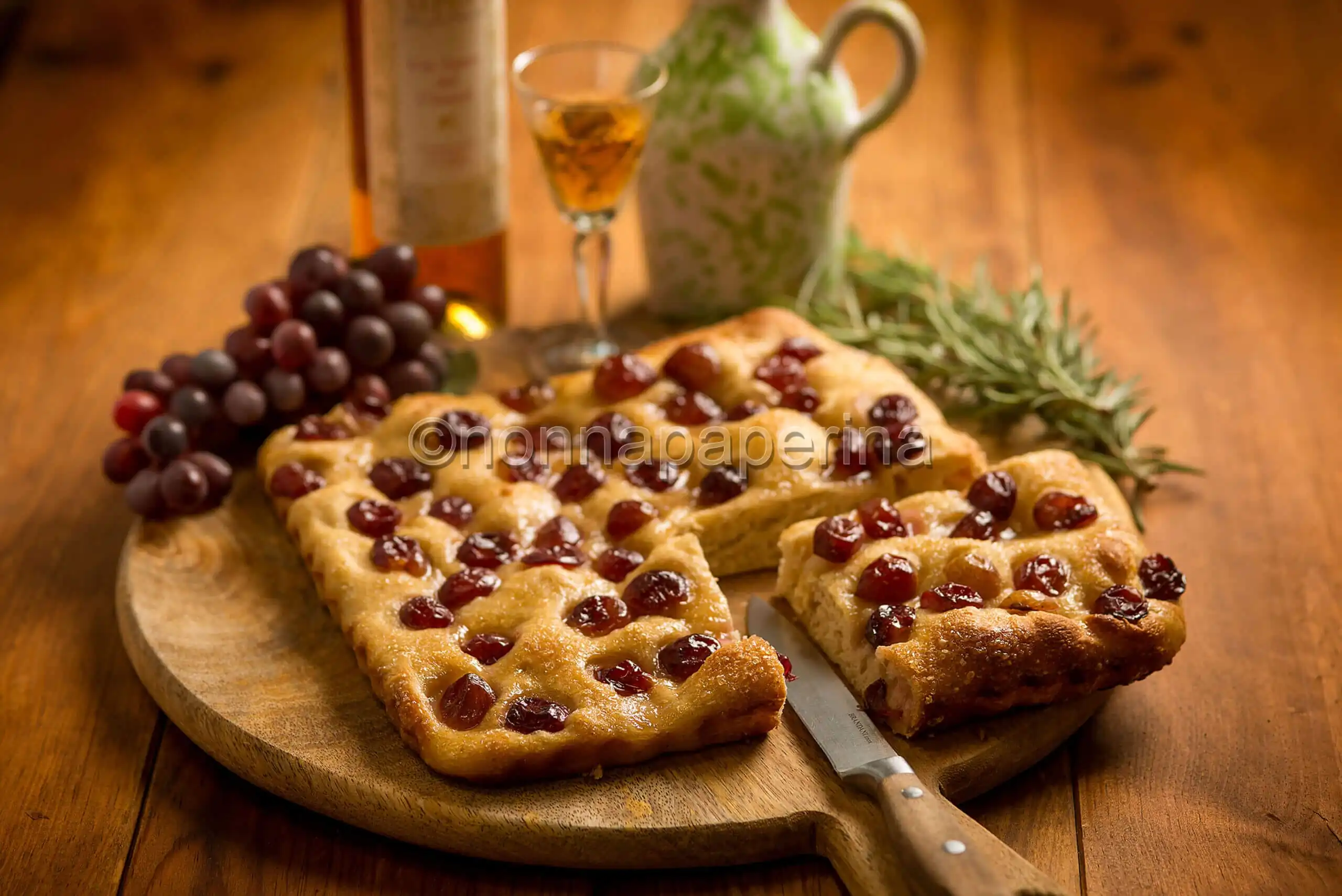 Schiacciata con uva, la focaccia della cucina aretina