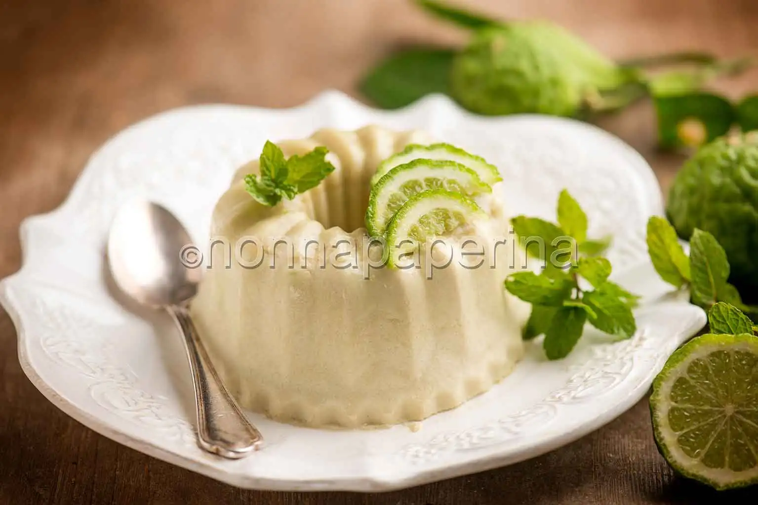Semifreddo con papeda e menta, un dessert agrumato