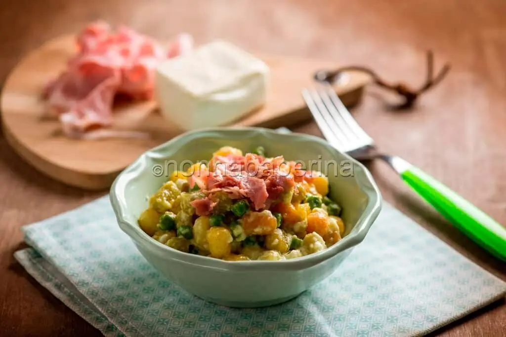 Sfiziosi Gnocchetti con stracchino e prosciutto croccante