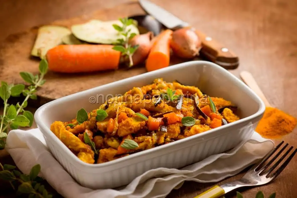 Sfiziosi Straccetti di pollo alle melanzane e curcuma