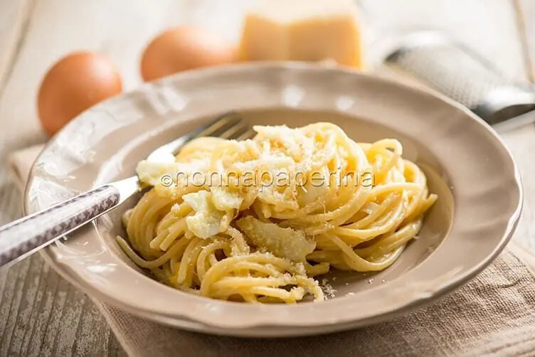 Spaghetti alla poverella, un primo piatto semplice e gustoso