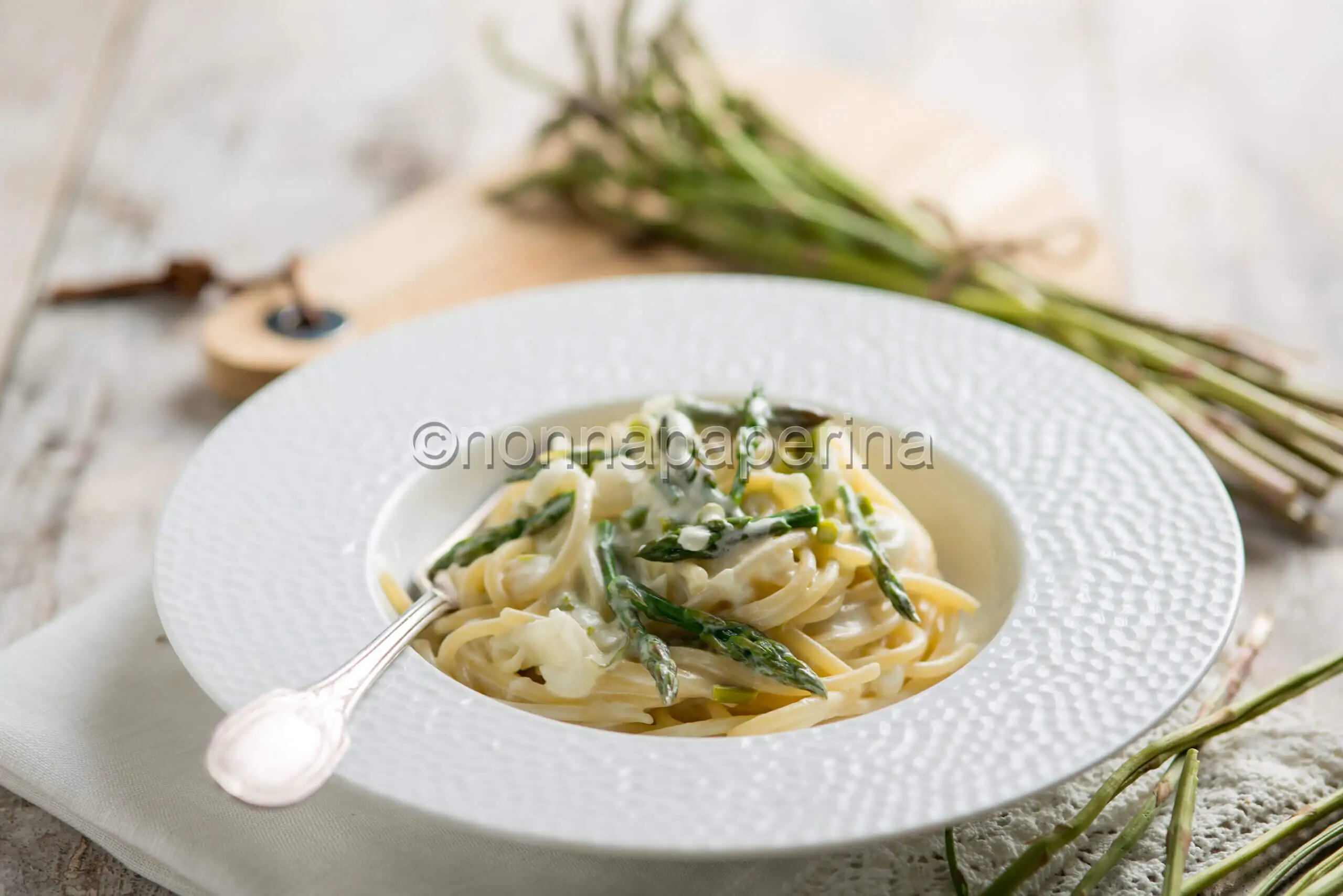 Spaghetti con asparagina e formaggio, un primo cremoso