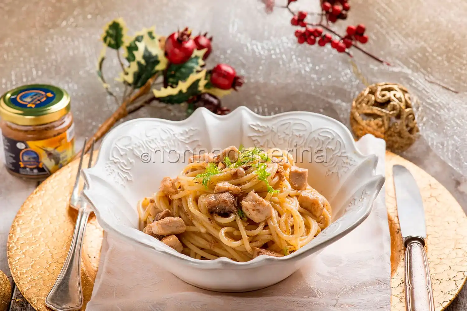Spaghetti con bottarga di pesce per un cenone al top