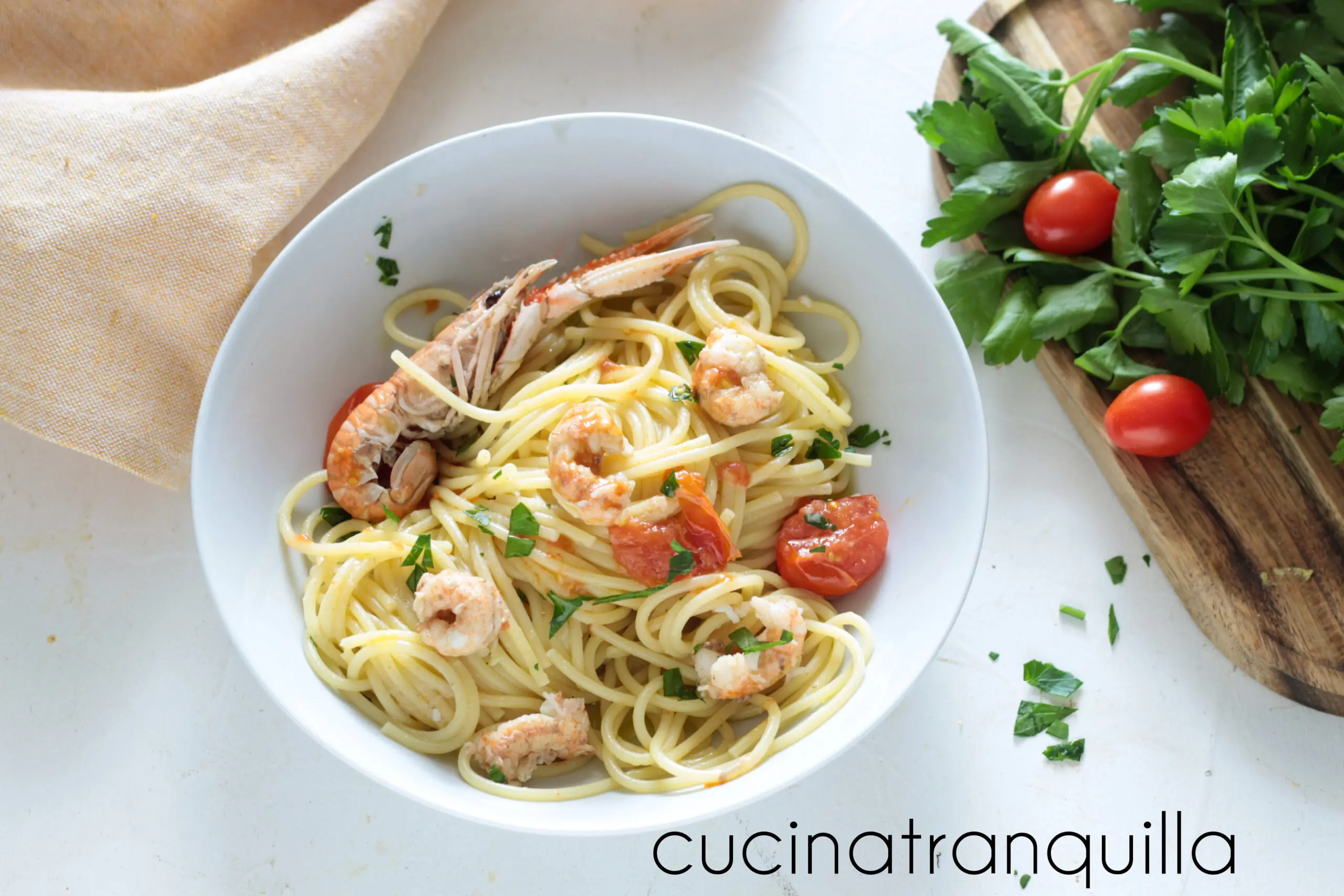 Spaghetti con scampi e pomodorini