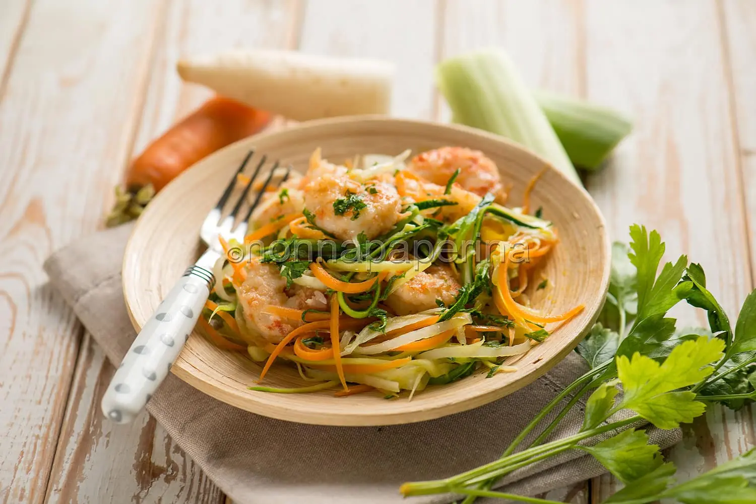 Spaghetti di verdura con mazzancolle