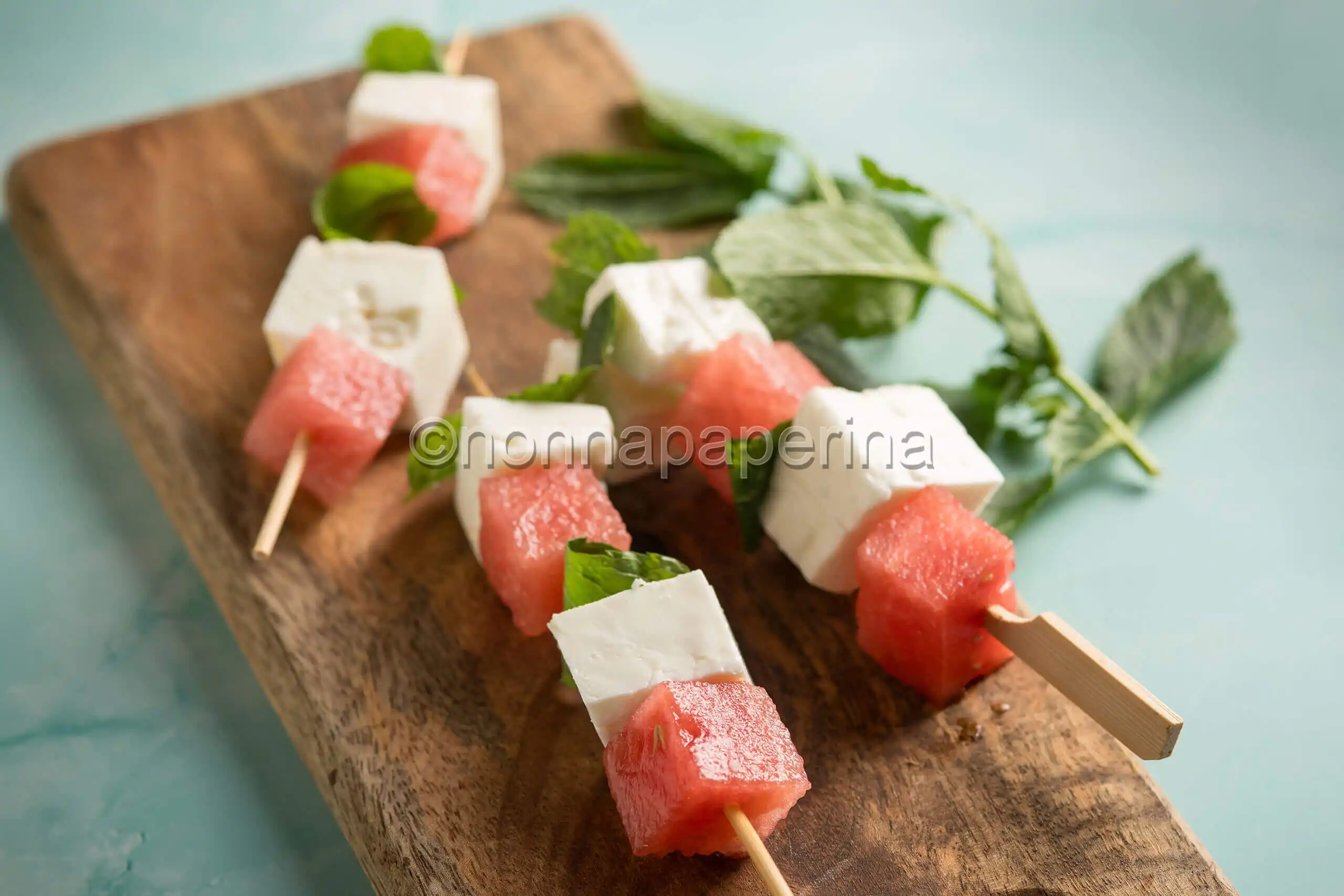 Spiedini di anguria e feta, un antipasto fresco per l’estate
