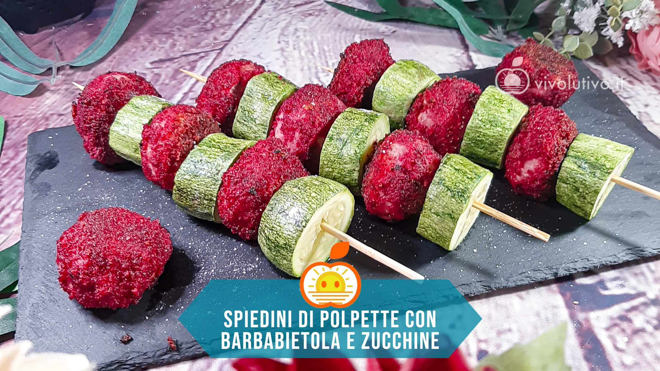 Spiedini di polpette con barbabietola e zucchine