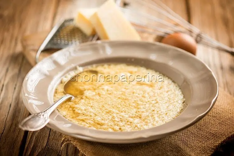 Stracciatella alla romana, un piatto popolare