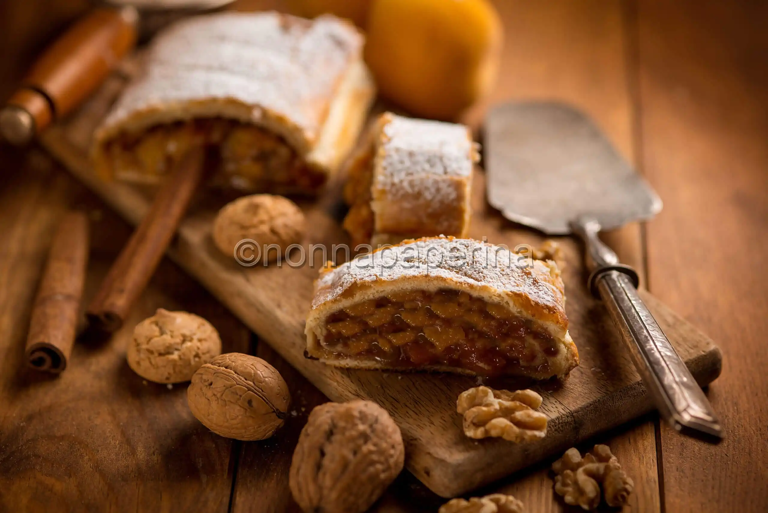 Strudel alle pesche, un dolce rustico per una merenda unica