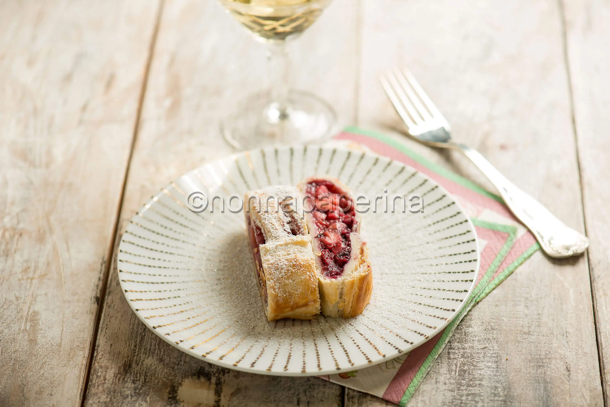 Strudel con frutti di bosco, una variante da gustare