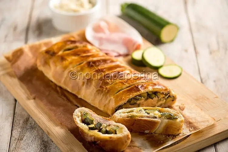 Strudel con zucchine e hummus di ceci, gustosa variante