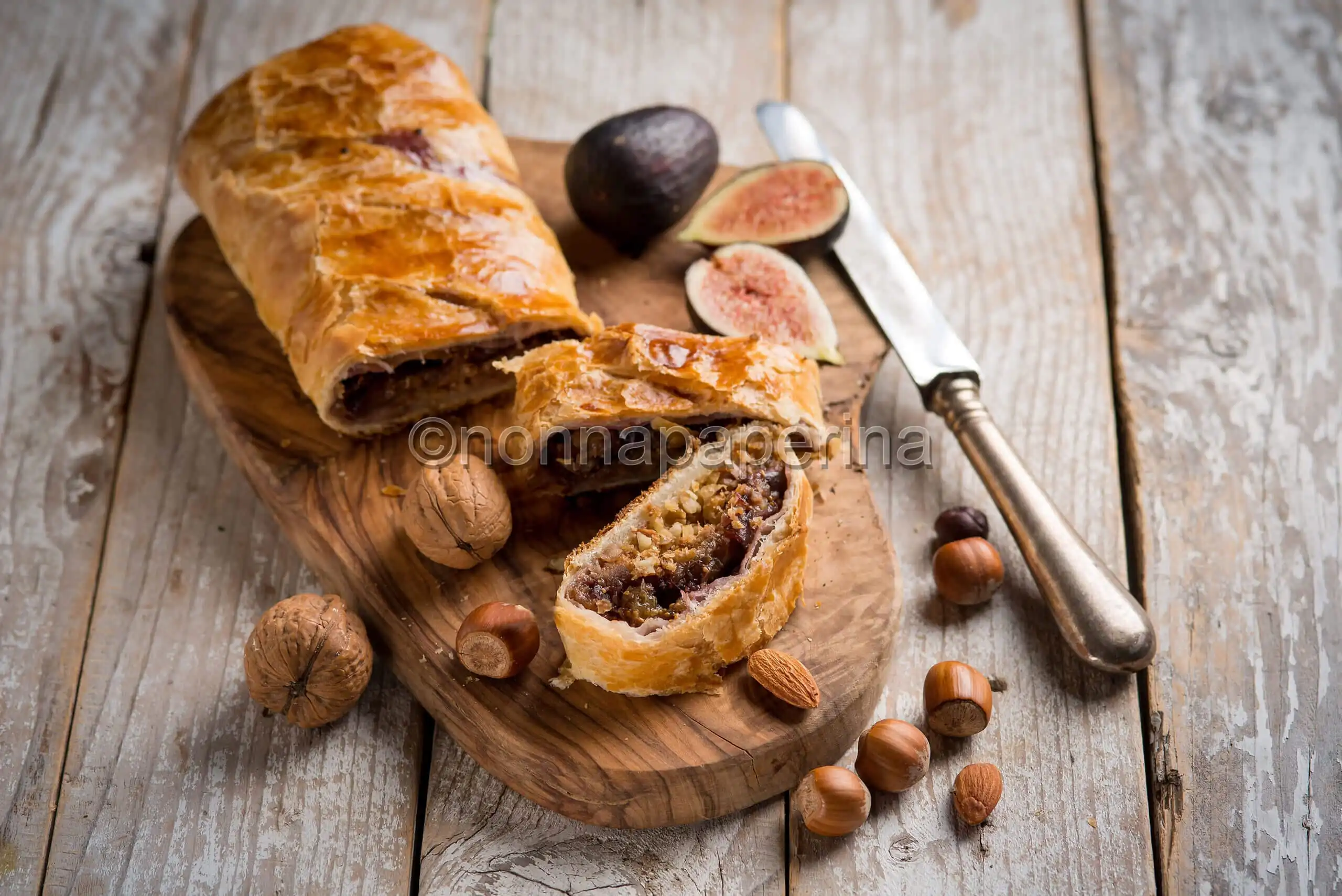 Strudel di fichi neri e frutta secca, una variante rustica