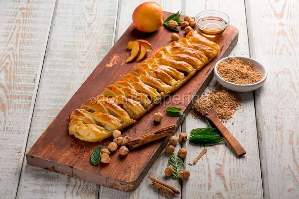 Strudel di pesche e nocciole, una novità all’insegna della tradizione