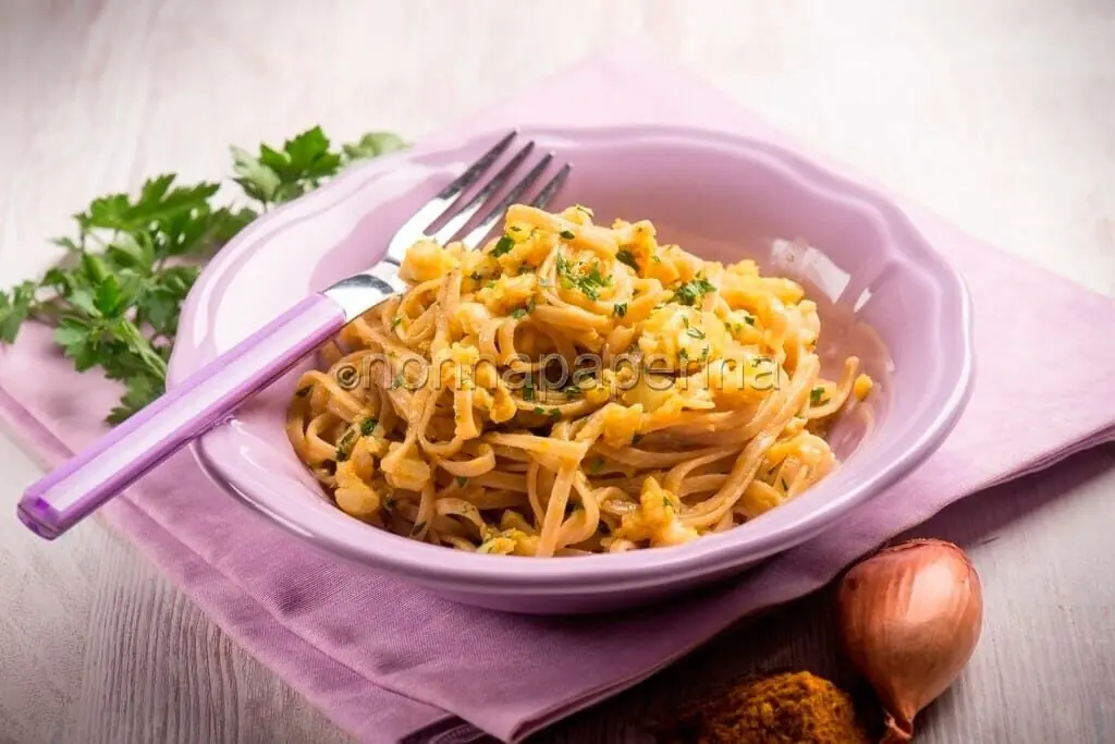 Tagliatelle di riso integrale al branzino: un tocco di salute nella vostra cucina
